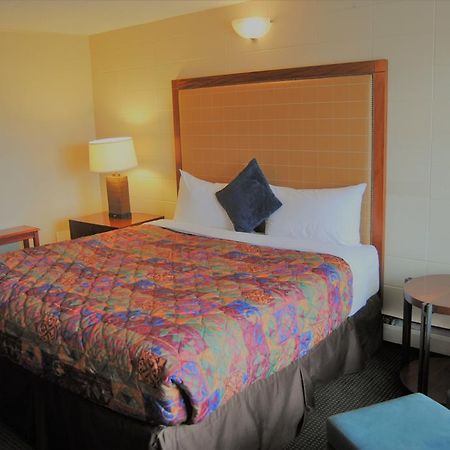 Derrick Motel Έντμοντον Εξωτερικό φωτογραφία