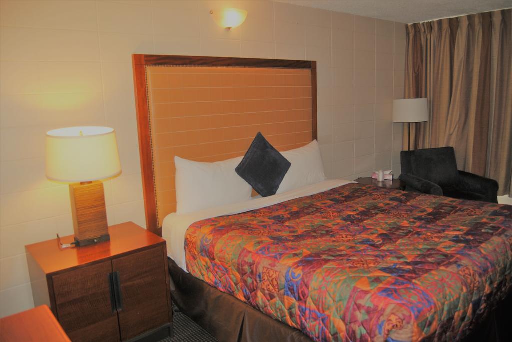 Derrick Motel Έντμοντον Εξωτερικό φωτογραφία